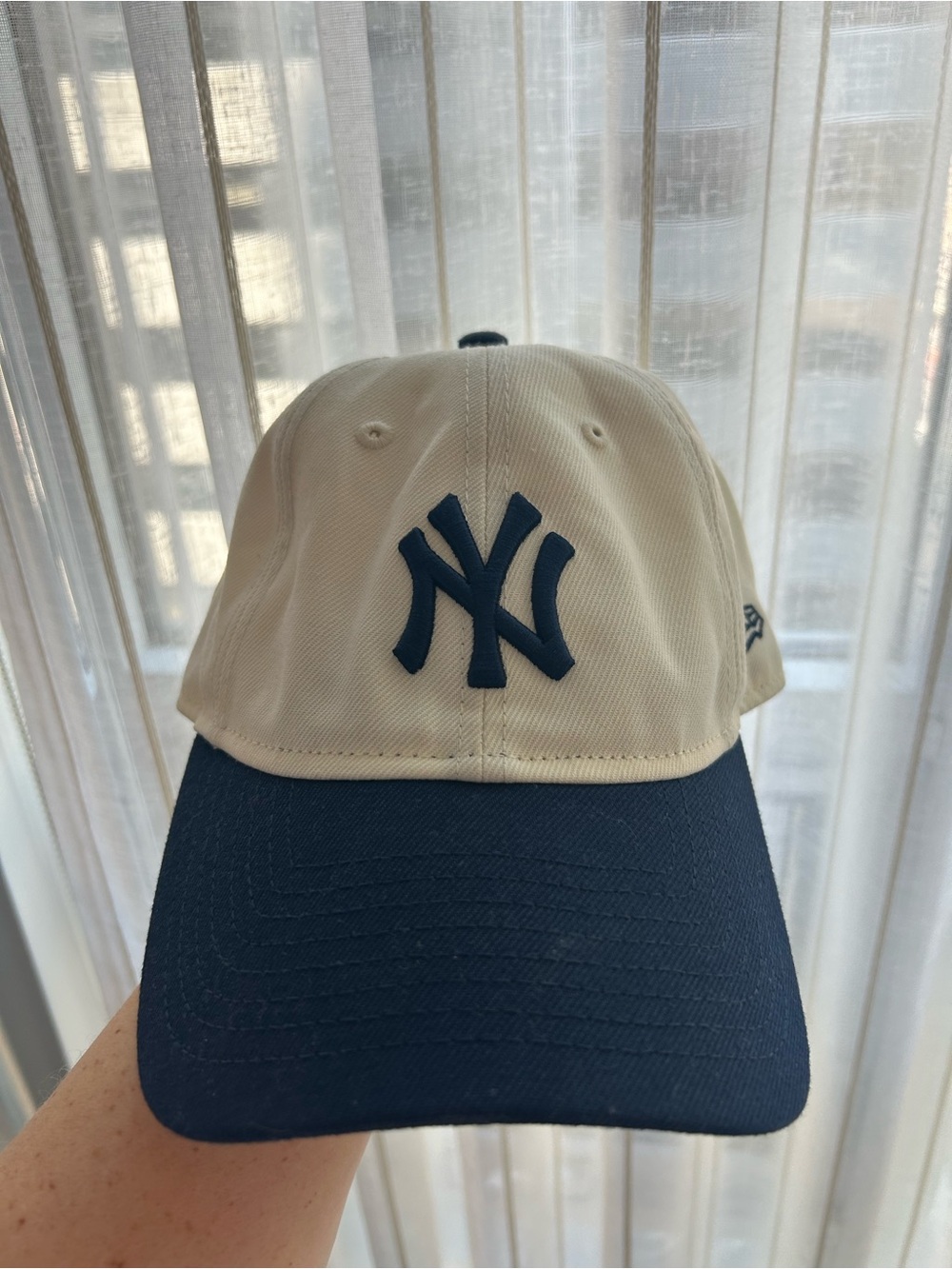 New Era New York Yankees Cream & Navy Baseball Cap